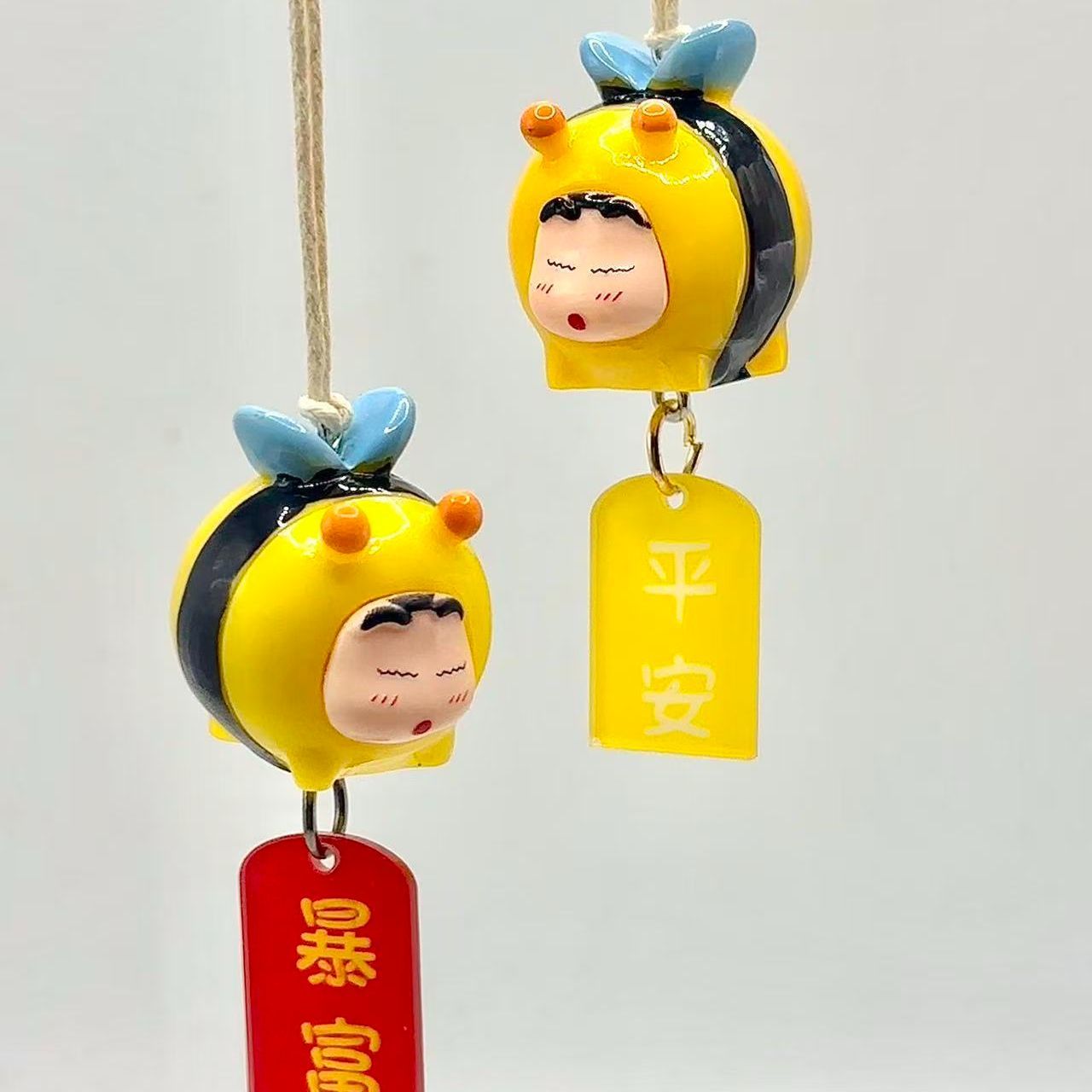 Car Accessories Website - ตุ๊กตาคราโยน ชินจัง คอสเพลย์รูปผึ้ง ของตกแต่งรถยนต์ แขวนกระจกมองหลัง ของประดับภายในรถยนต์
